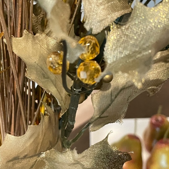 Holiday Flowers Arraignment - Picture 8 of 12